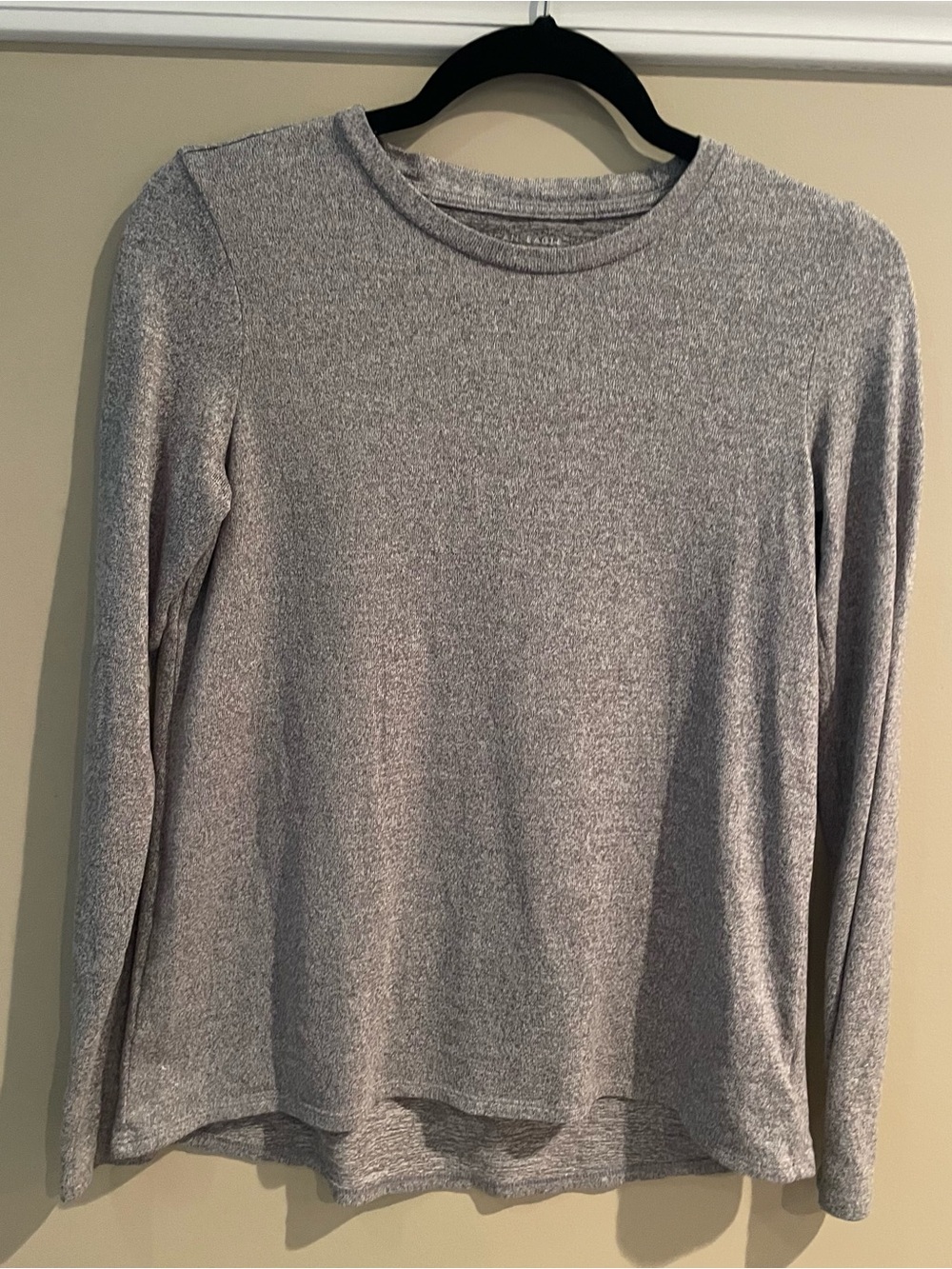 American Eagle Outfitters Heather Gray Long-Sleeve Crewneck Top